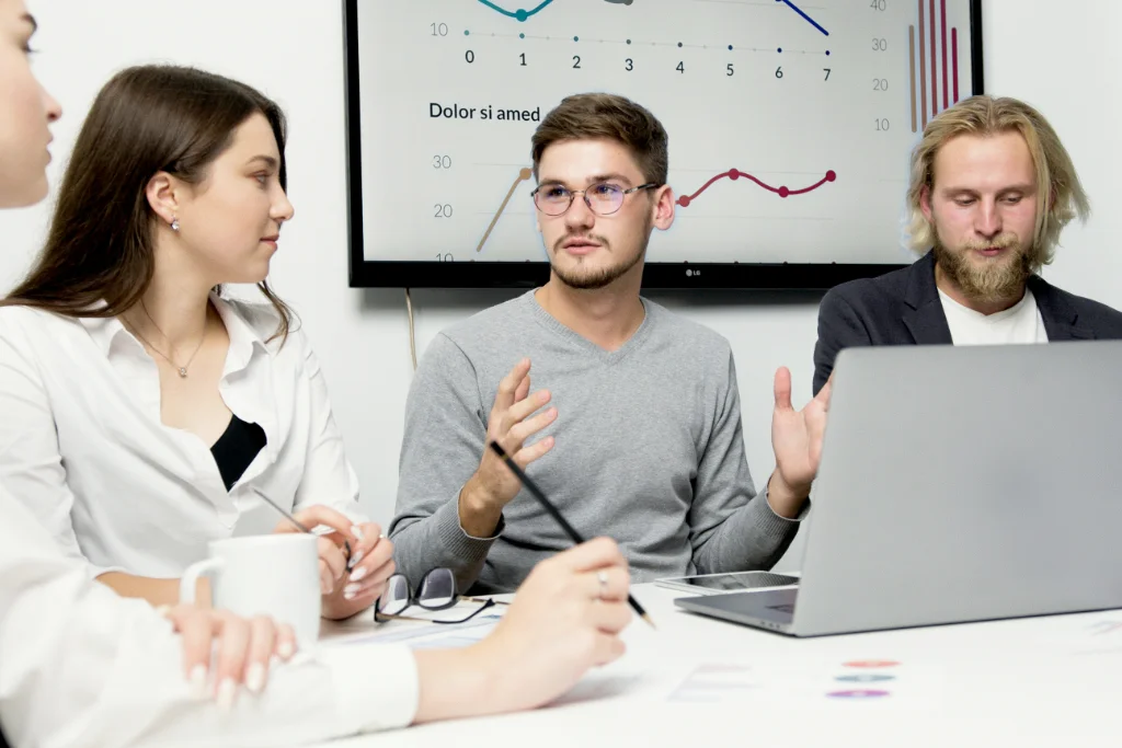 TopLeadOra analysts in a strategy session